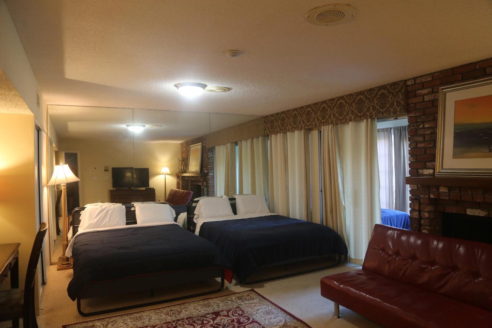 In Hollywood Hills Couette-café 3*