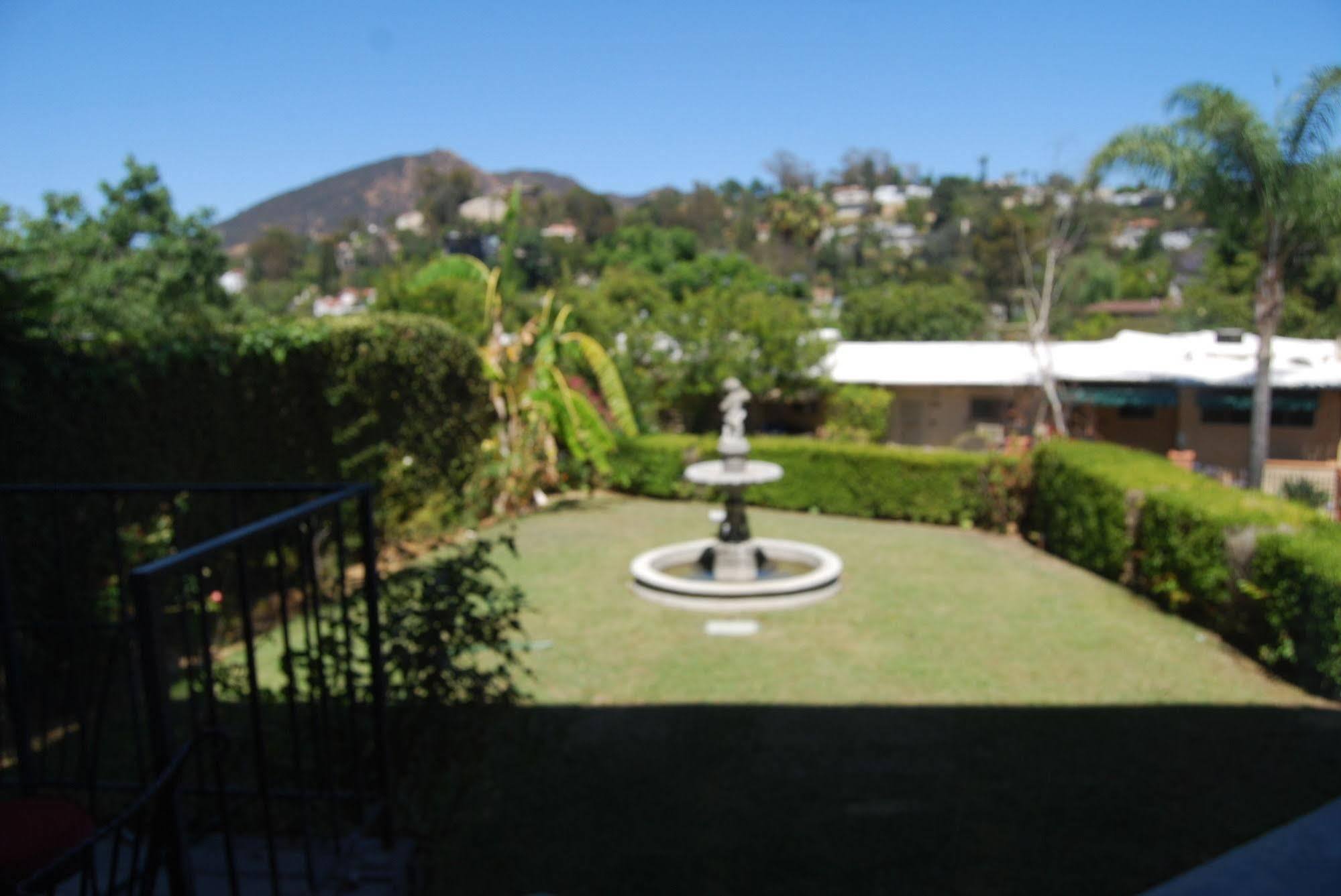 Alojamento de Acomodação e Pequeno-almoço In Hollywood Hills 3*