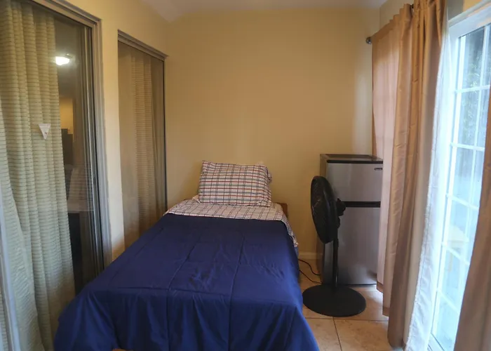 Bed And Breakfast In Hollywood Hills